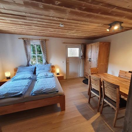 Alte Backstube - Ferienwohnung Huettenstube Und Ferienzimmer Auszeit Erkenbrechtsweiler Экстерьер фото